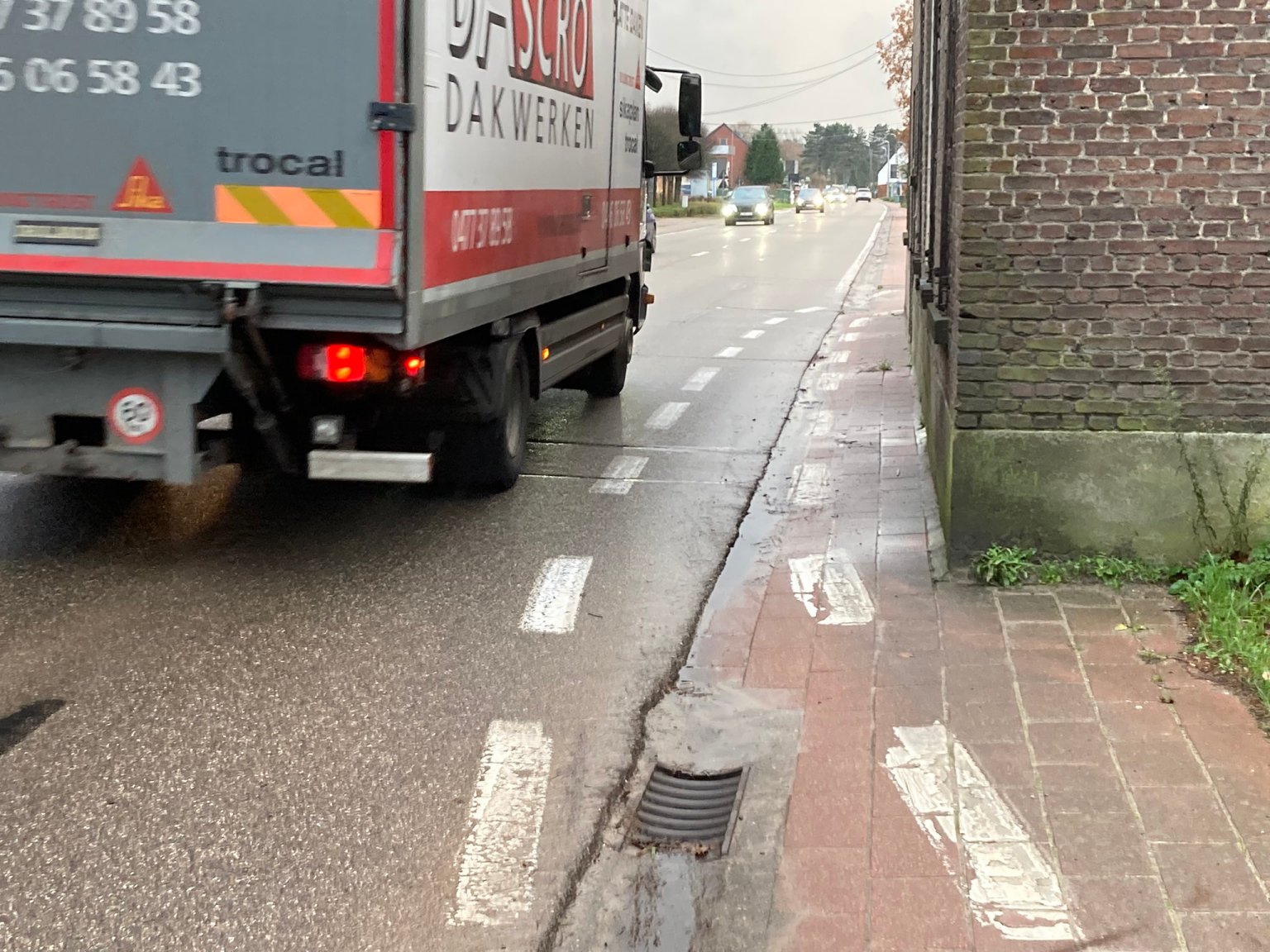 Moordstrookje (BE), een fiets markering van verf aan een provinciale weg